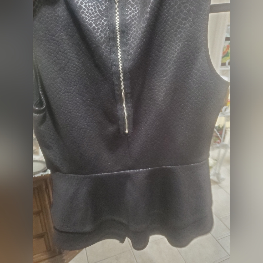 Top - Picture 4 of 5